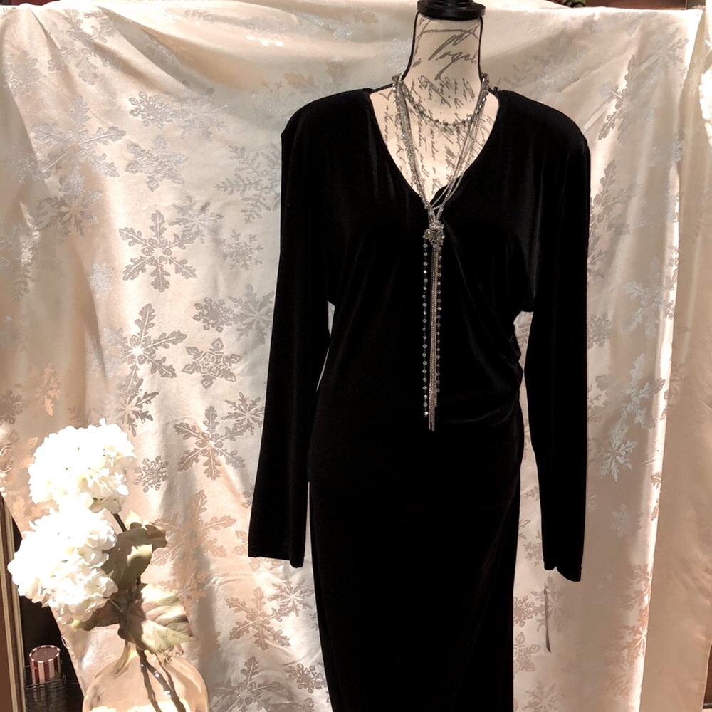 LUXURIOUS VELVET FULL LENGTH PLUS SIZE GOWN